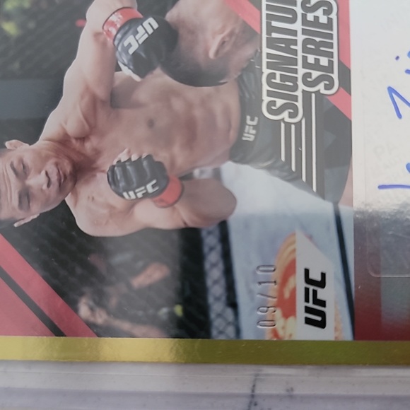 PACK FRESH!!! KOREAN ZOMBIE GOLD DONRUSS 2022 9/10 AUTOGRAPH!!! - Picture 2 of 3